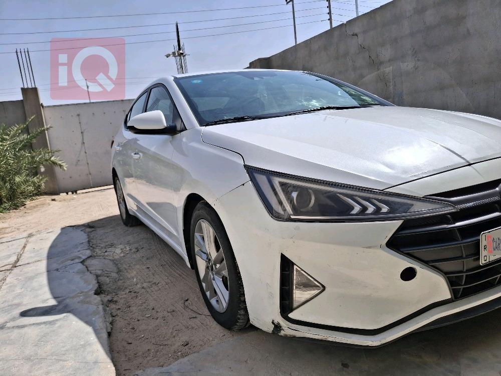 هیۆندای ئەلەنترا